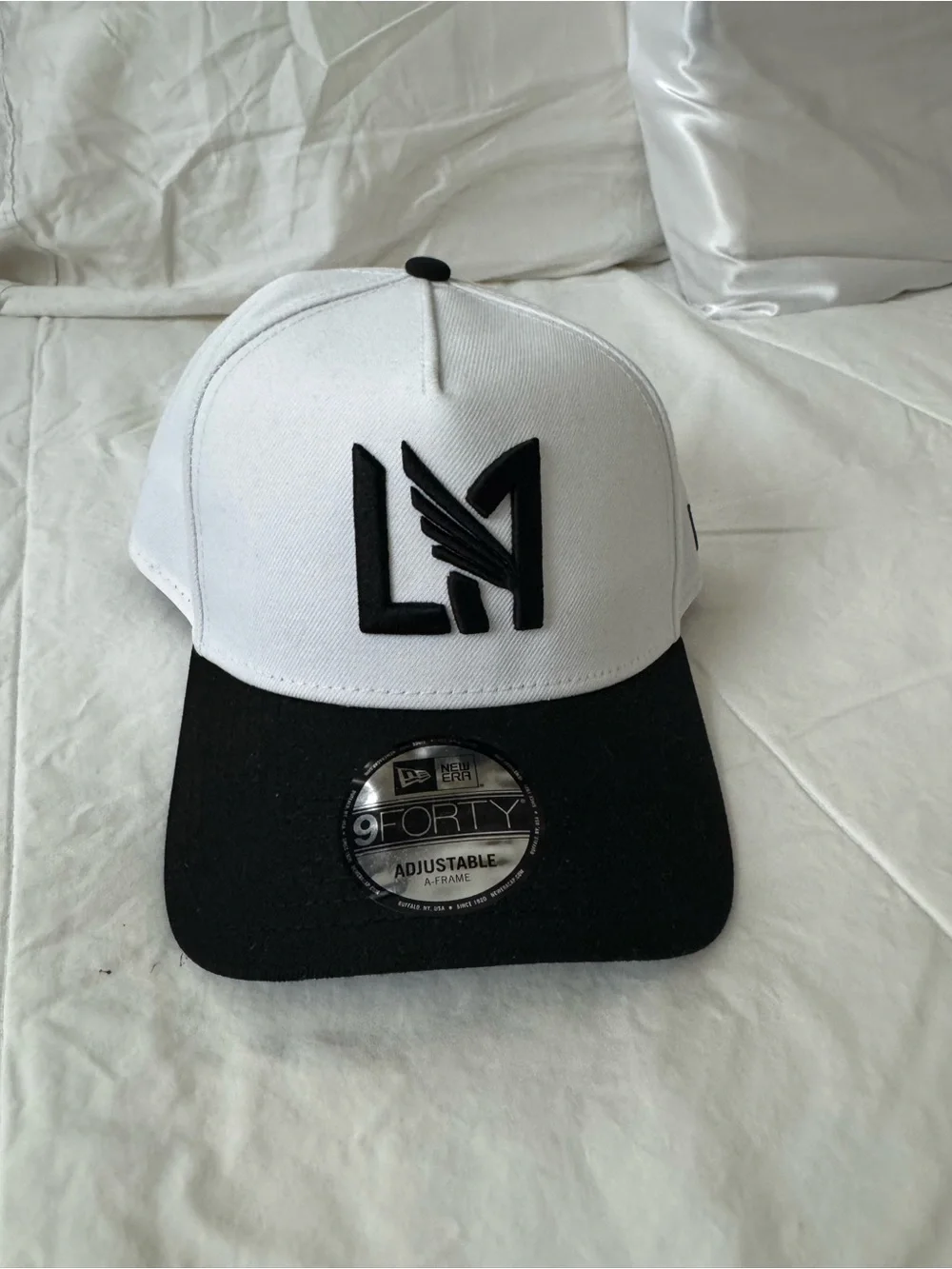 LAFC - New Era Snapback White and Black LA 9FORTY Baseball Cap